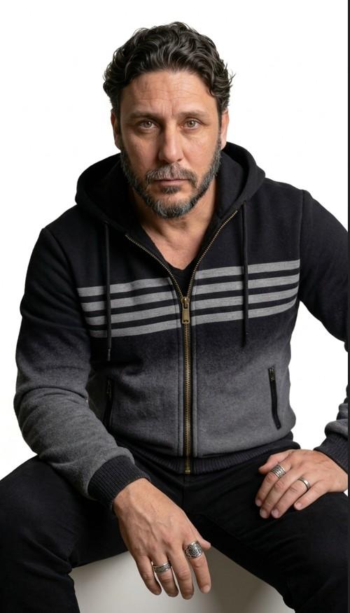 César Pons, Nutricionista Urbano — foto de cuerpo completo en consultorio